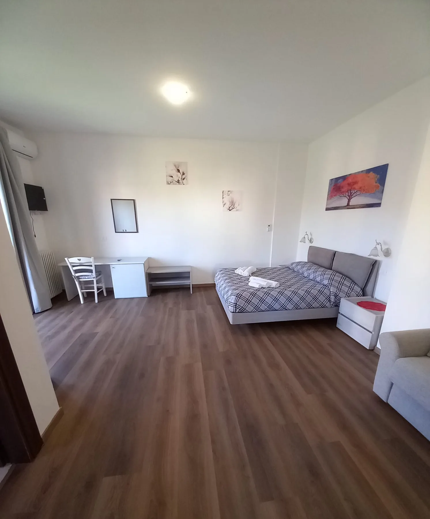 Camera con letto matrimoniale